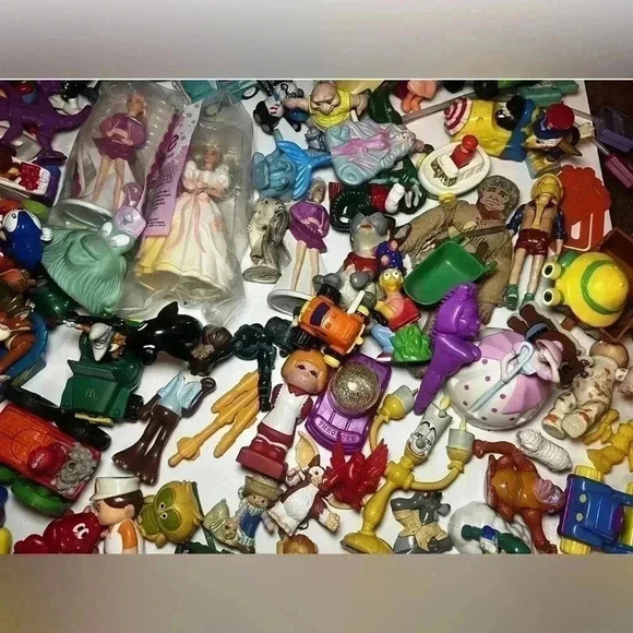 LARGE Vintage Mixed Lot of Fast Food Toys From 1980s-1990s, MEGA LOT!! - Picture 8 of 15